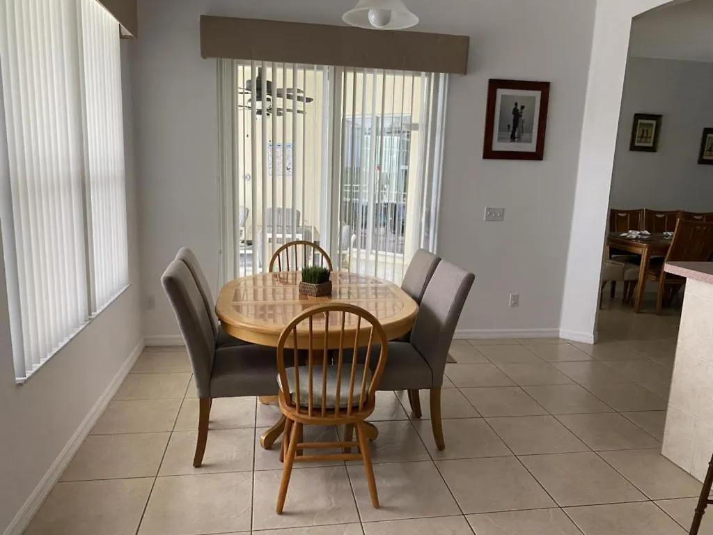 Hampton Lakes Villa Davenport