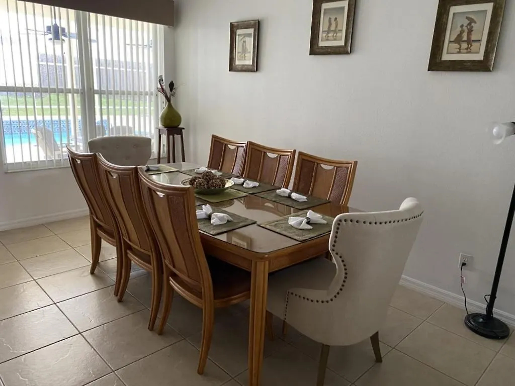 Holiday home Hampton Lakes Villa Davenport